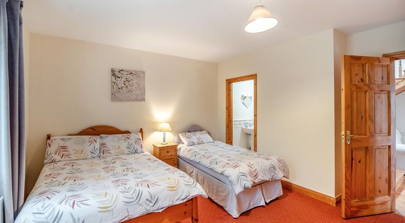 Photo of 5 Bed in Mountcharles