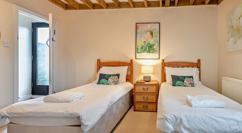 Photo of 2 Bed in Sedgehill