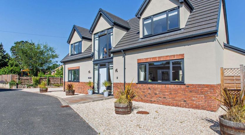 Photo of 4 Bed in Saint Asaph