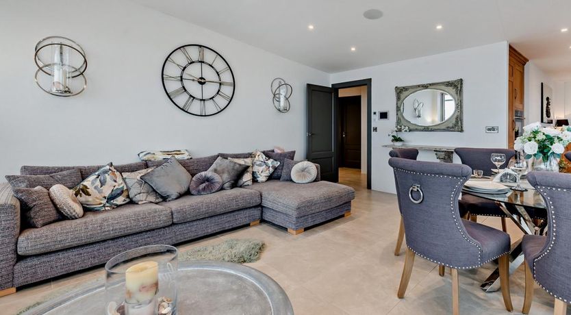 Photo of 2 Bed in Tenby