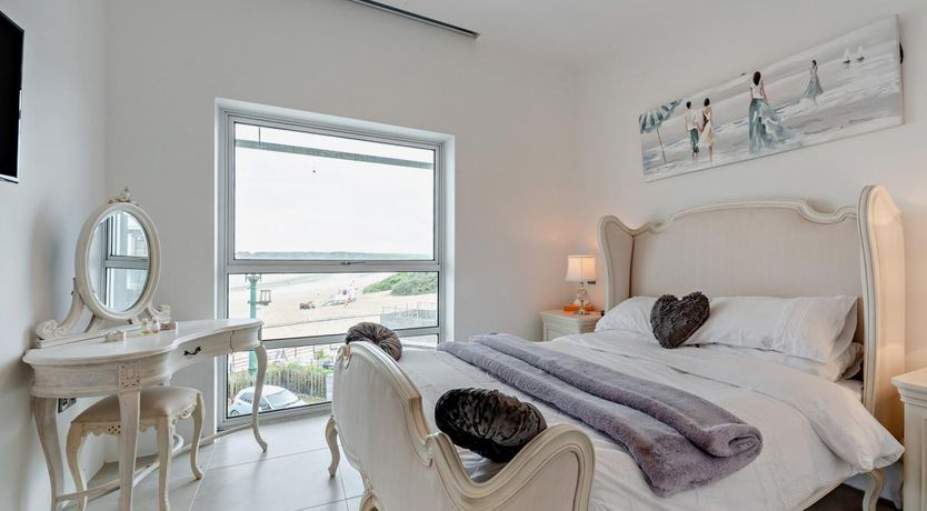 Photo of 2 Bed in Tenby