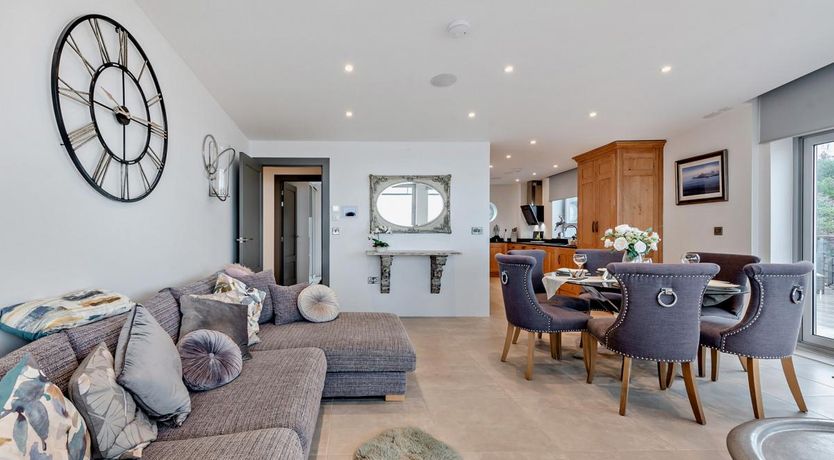 Photo of 2 Bed in Tenby