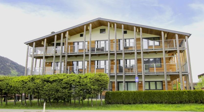 Photo of Justine (Top 9) Apartment 3