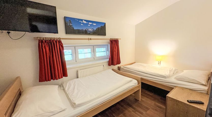 Photo of Justine (Top 9) Apartment 3