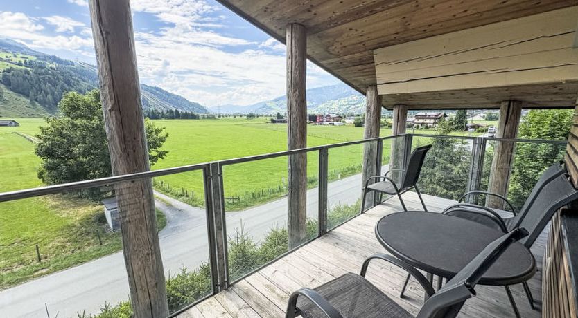 Photo of Justine (Top 9) Apartment 3