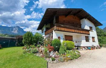 Angelika Holiday Home