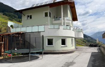 Apart Edi Holiday Home