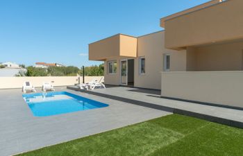 Sinjorina Holiday Home