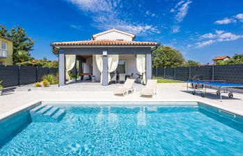 S&V Holiday Home