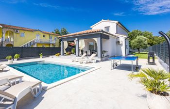 S&V Holiday Home