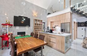 Photo of party-friends-villa