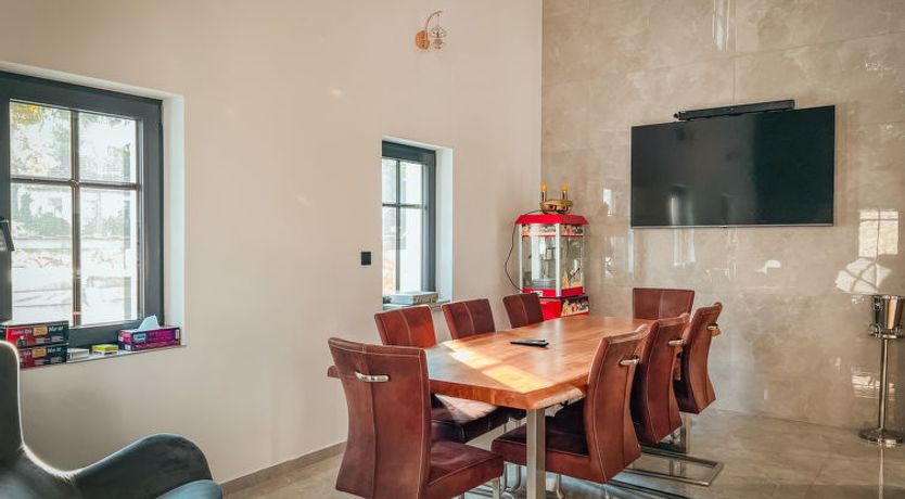 Photo of Party & Friends Villa