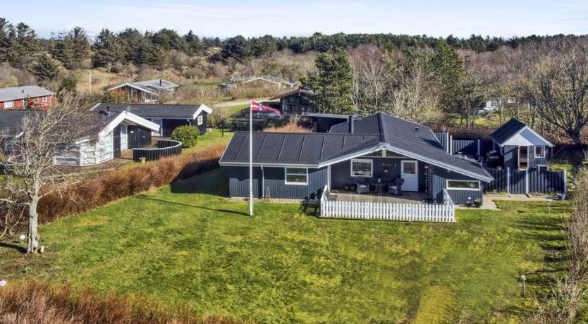 Photo of "Fridhild" - 875m from the sea