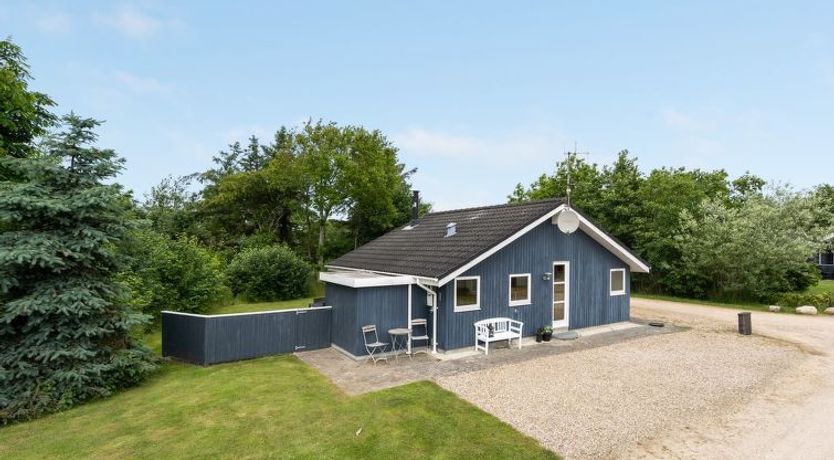 Photo of "Jarik" - 1.2km to the fjord