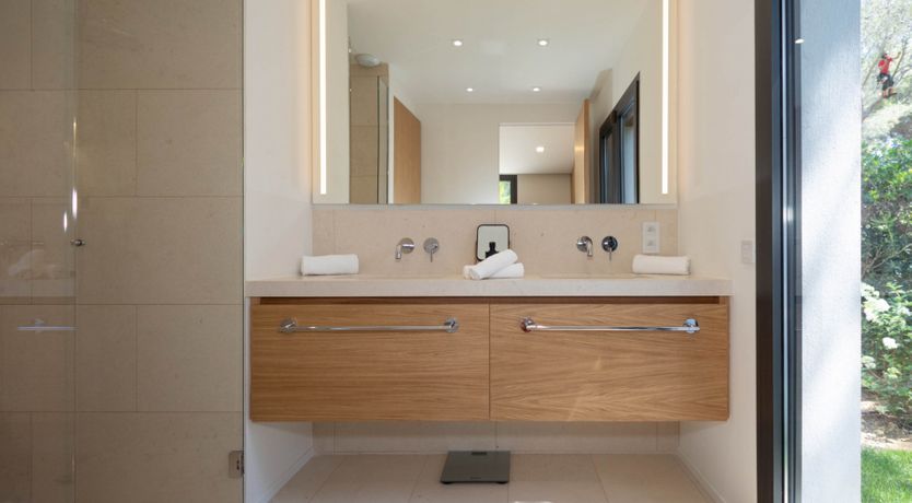 Photo of Brilliant Sea