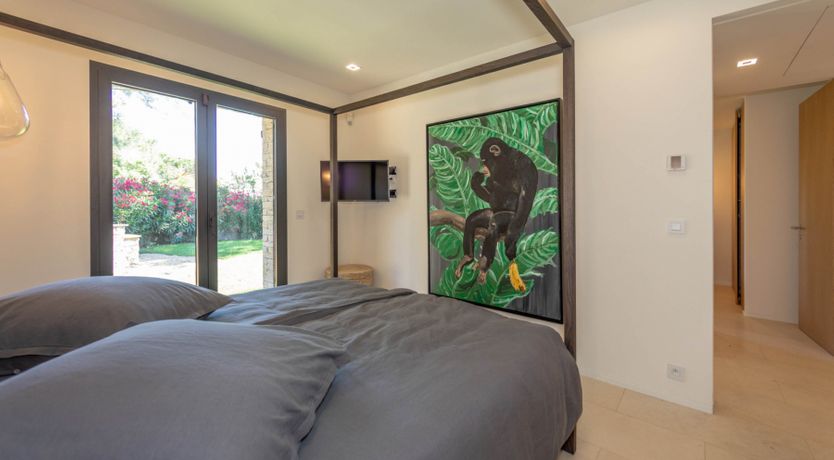 Photo of Brilliant Sea