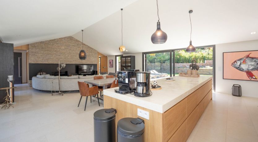 Photo of Brilliant Sea