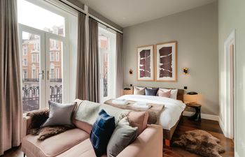 The West London Nook Holiday Home