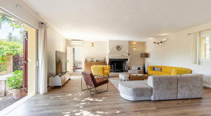 Photo of Postcard Farmhouse