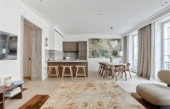 Parisian Onyx Holiday Home