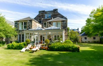 Ravelston Elegance Holiday Home