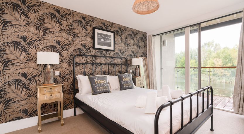 Photo of Lakeside Soak