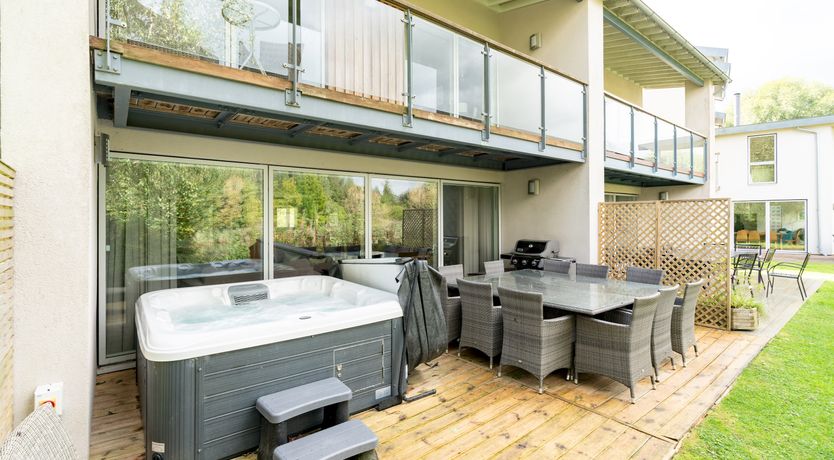 Photo of Lakeside Soak