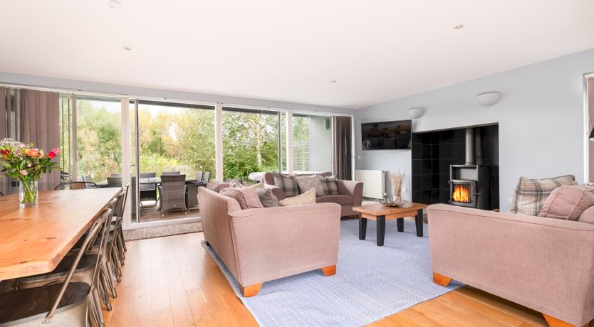 Photo of Lakeside Soak