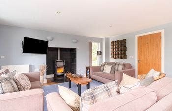 Lakeside Soak Holiday Home