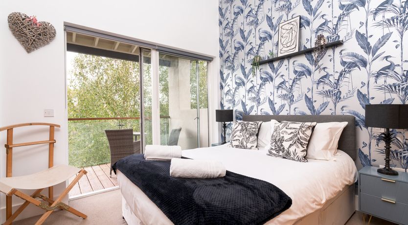 Photo of Lakeside Soak