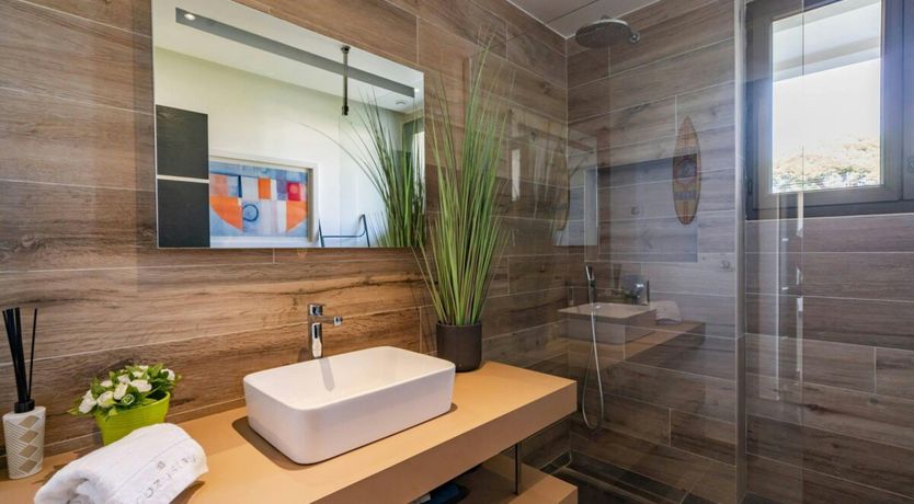 Photo of Azure & Vert