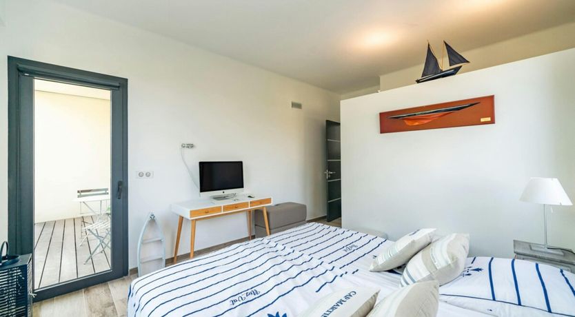 Photo of Azure & Vert