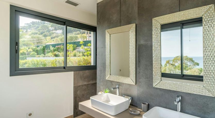 Photo of Azure & Vert