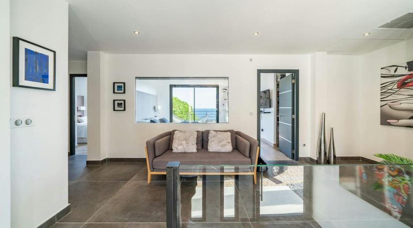 Photo of Azure & Vert