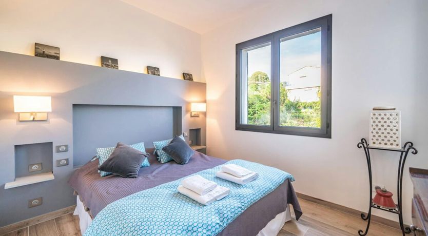 Photo of Azure & Vert