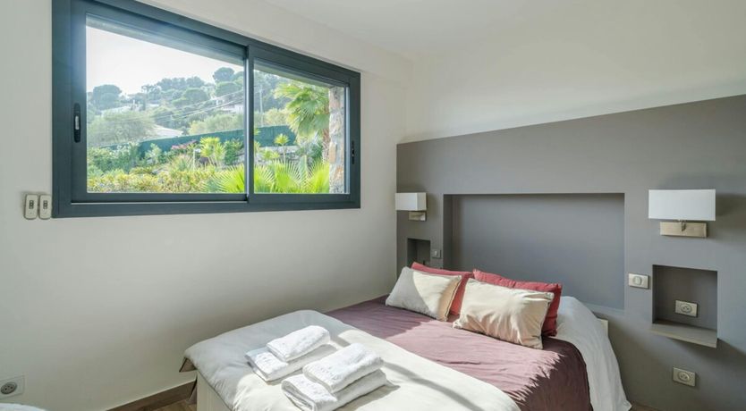 Photo of Azure & Vert