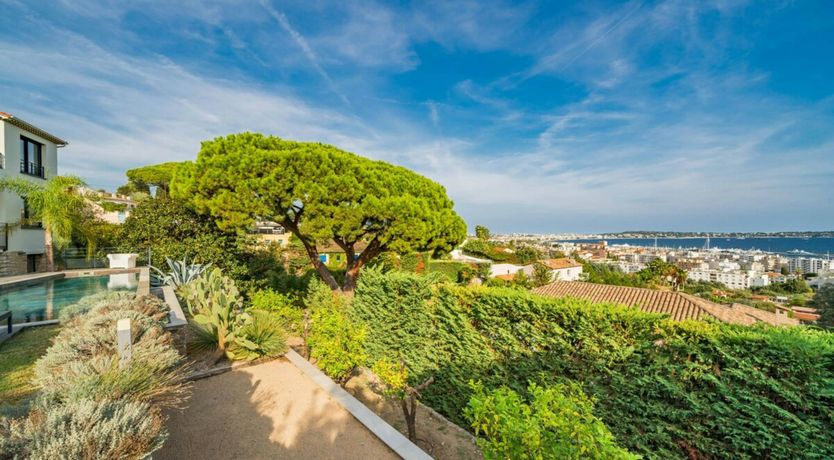 Photo of Azure & Vert