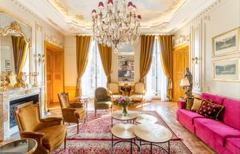 An Elegant Space Holiday Home