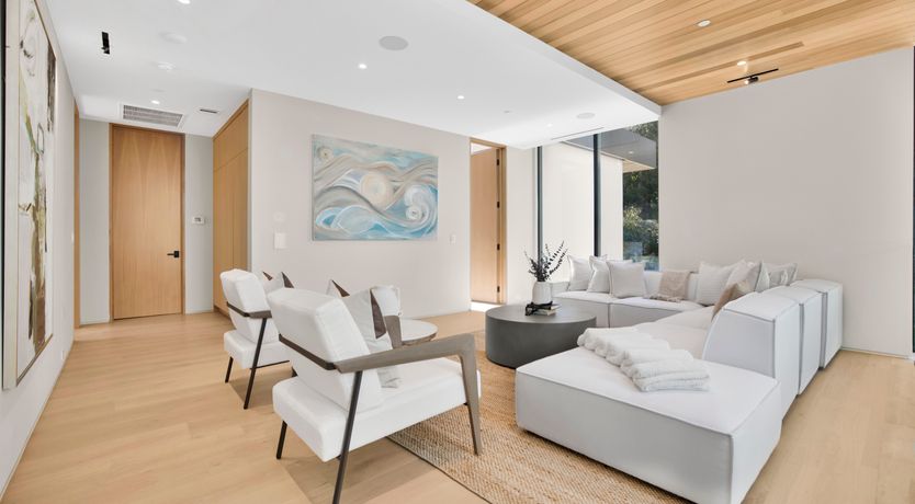 Photo of Beverly Breeze