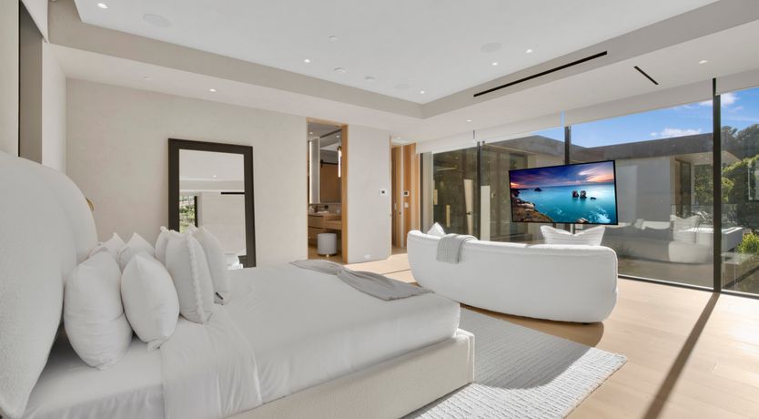 Photo of Beverly Breeze