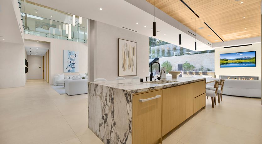 Photo of Beverly Breeze