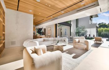 Beverly Breeze Holiday Home