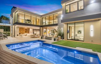 Beverly Breeze Holiday Home