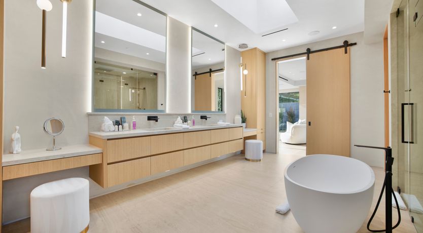 Photo of Beverly Breeze