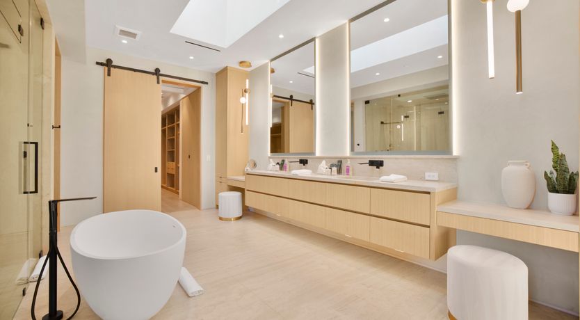 Photo of Beverly Breeze