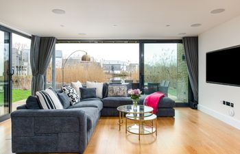 Rooftop Lake Holiday Home
