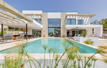 The Gold Horizon Holiday Home
