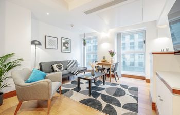 City Contemporary Holiday Home