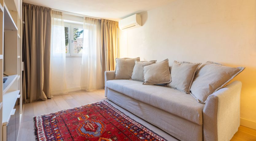 Photo of Vecchio Magnolia