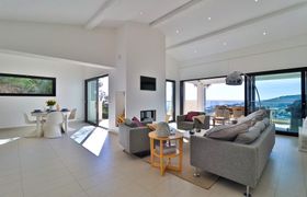 Photo of riviera-hillside
